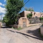 E. De Vargas (Alley-Canyon Rd)