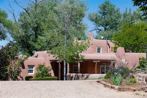 La Mesita Ranch Estate - Main House & Guest House