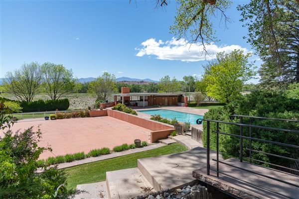 La Mesita Ranch Estate - Swimming pool and outdoor patio